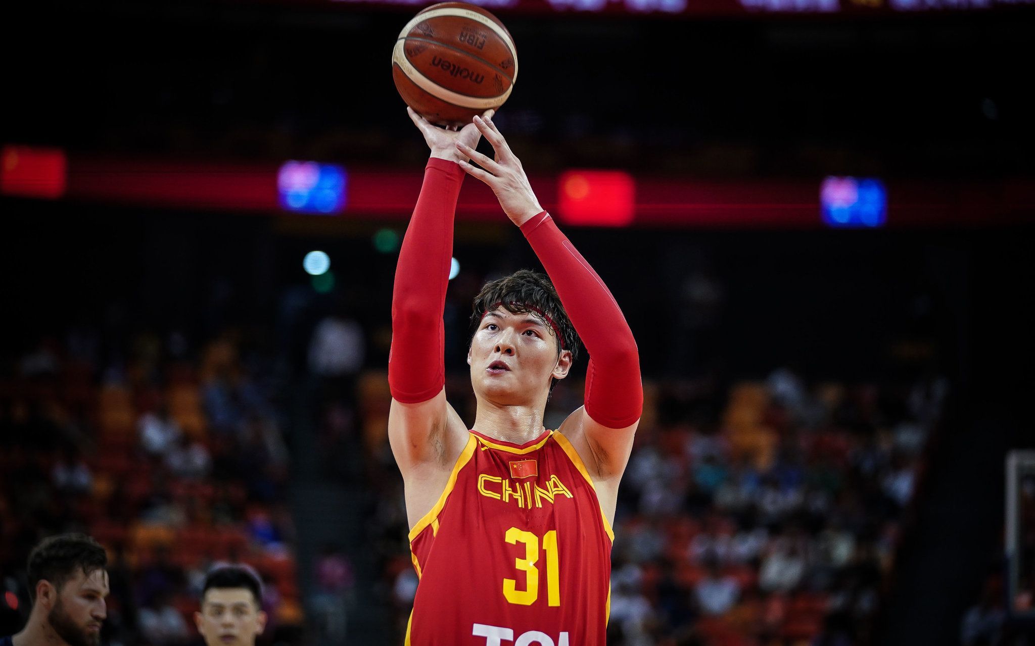 包含窗口期莱比锡备战法国杯，绝杀压哨细节曝光，气氛紧张，身体对抗强度拉满的词条-九游