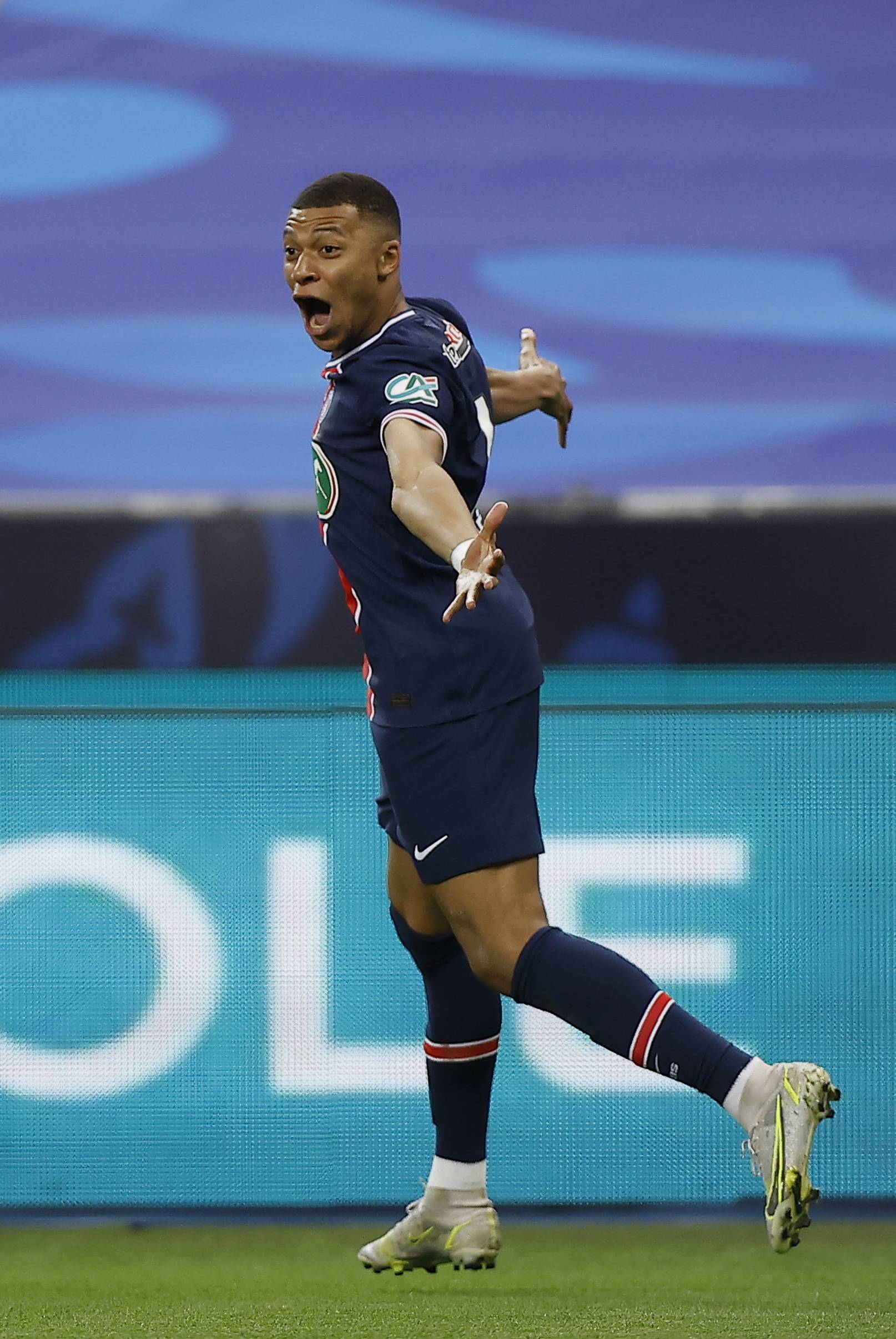 国际比赛日体能课后,费耶诺德完成体检备战法国杯,更衣室稳定,年轻球员得到机会的简单介绍-九游